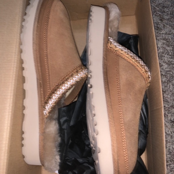 TASMAN SLIP-ON UGGS